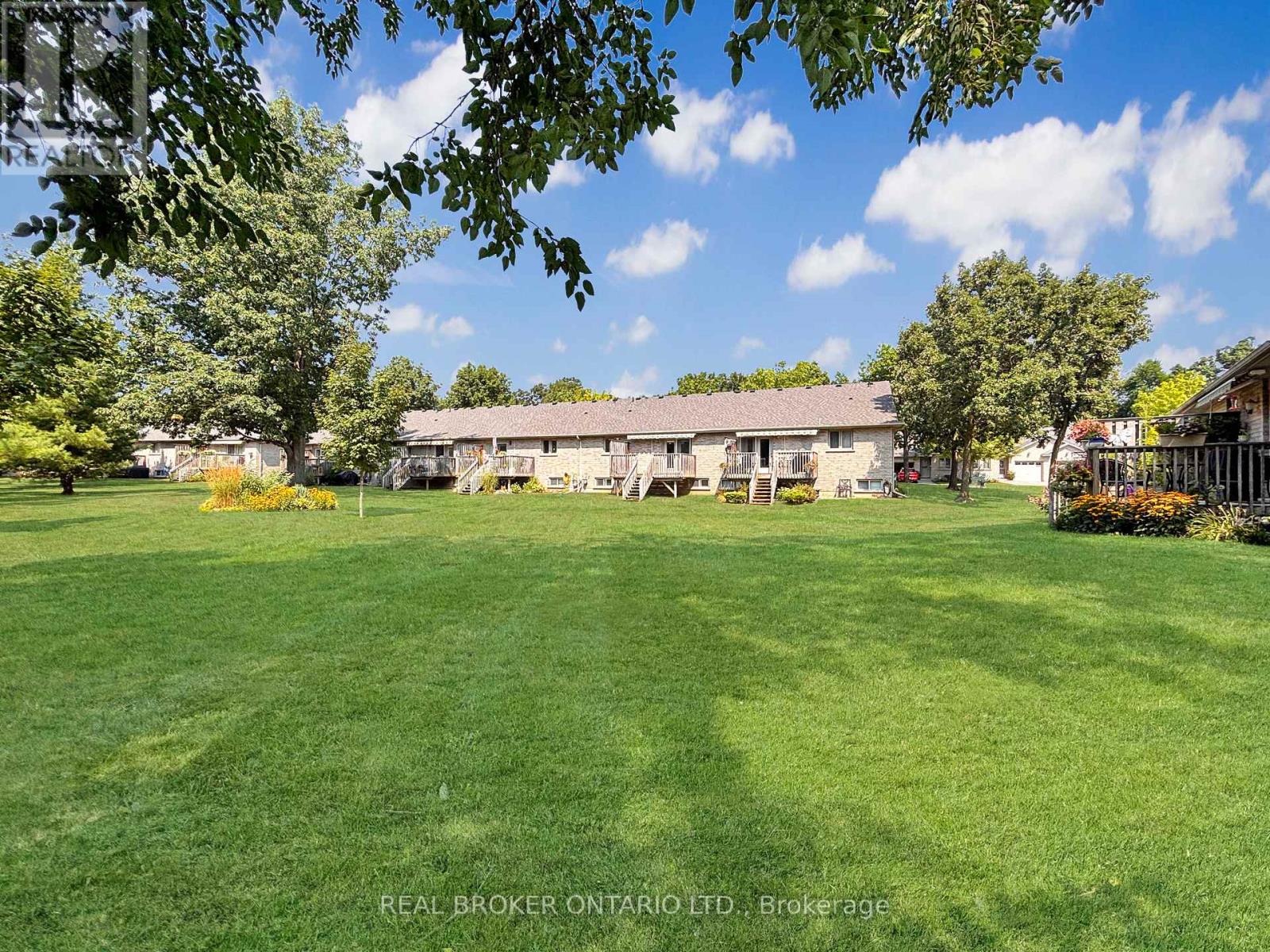 Photo 29 of 35 35 Stratford Terrace, Brantford ON