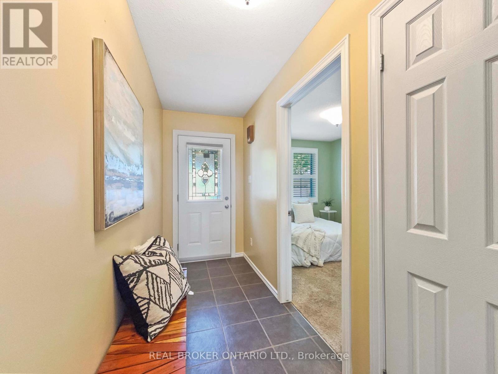 Photo 3 of 35 35 Stratford Terrace, Brantford ON