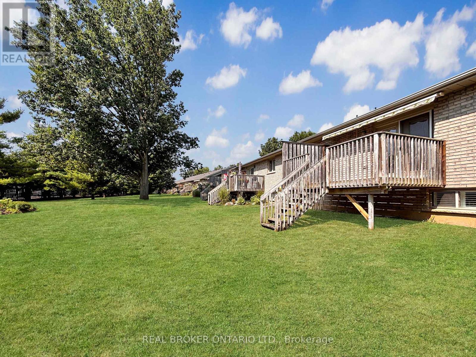 Photo 30 of 35 35 Stratford Terrace, Brantford ON