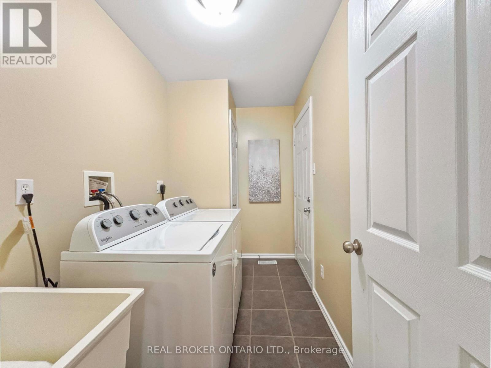 Photo 8 of 35 35 Stratford Terrace, Brantford ON