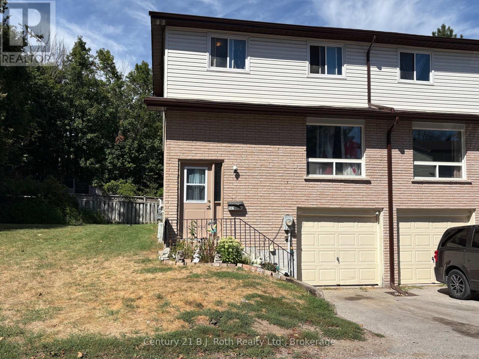 Photo 8 of 107 1095 Mississaga Street W, Orillia ON