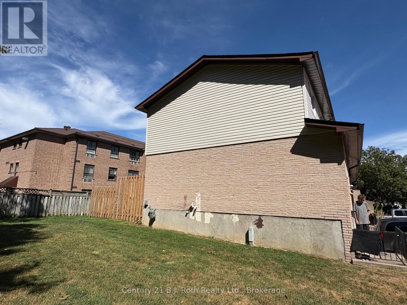 Photo 9 of 107 1095 Mississaga Street W, Orillia ON