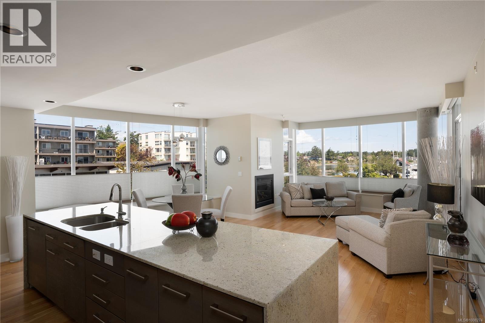 201 9809 SEAPORT Place, Sidney