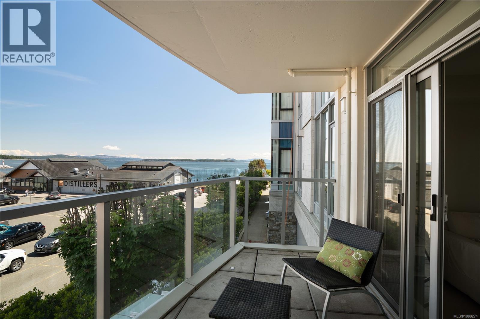 201 9809 SEAPORT Place, Sidney