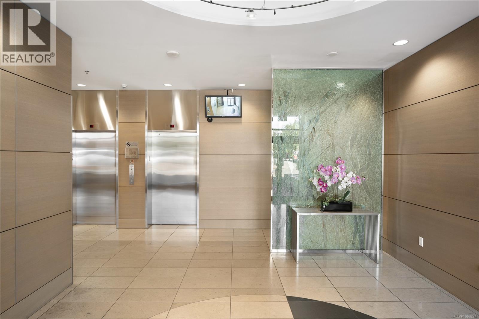201 9809 SEAPORT Place, Sidney