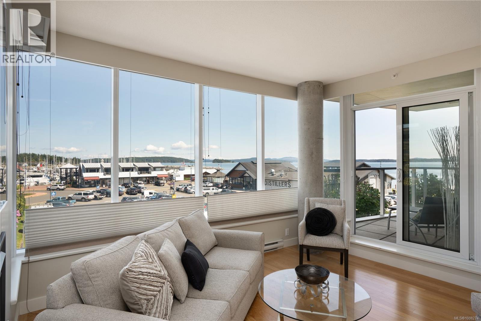 201 9809 SEAPORT Place, Sidney