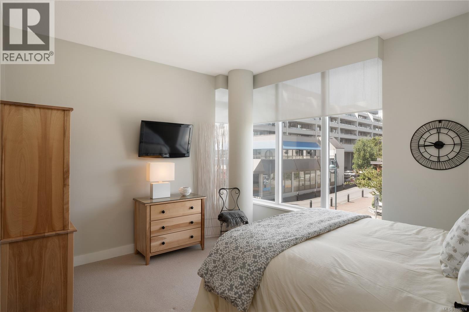 201 9809 SEAPORT Place, Sidney