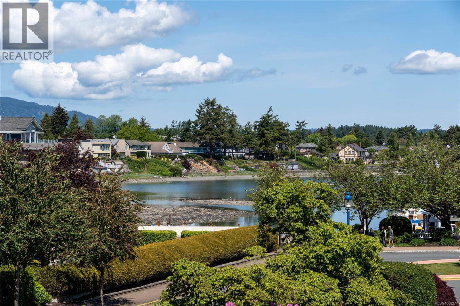 201 9809 SEAPORT Place, Sidney