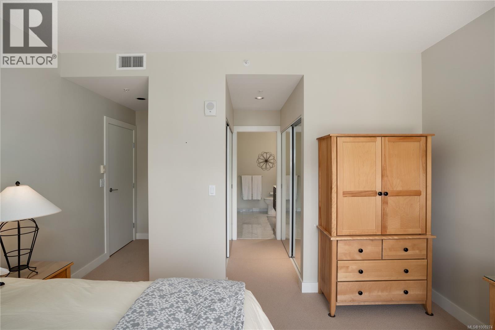 201 9809 SEAPORT Place, Sidney