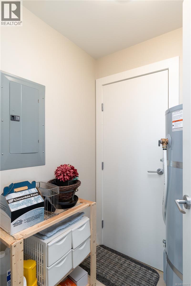 201 9809 SEAPORT Place, Sidney