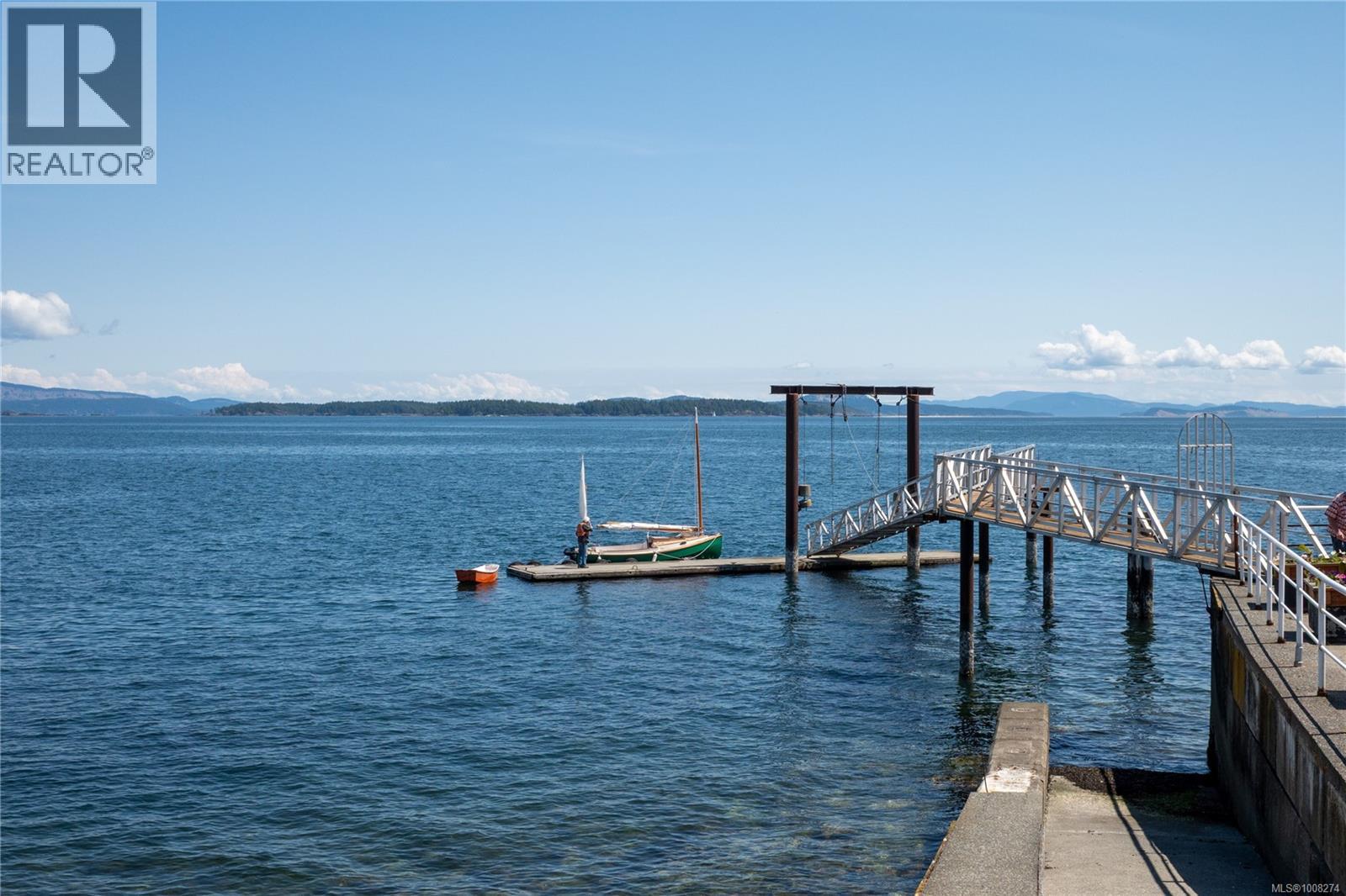 201 9809 SEAPORT Place, Sidney