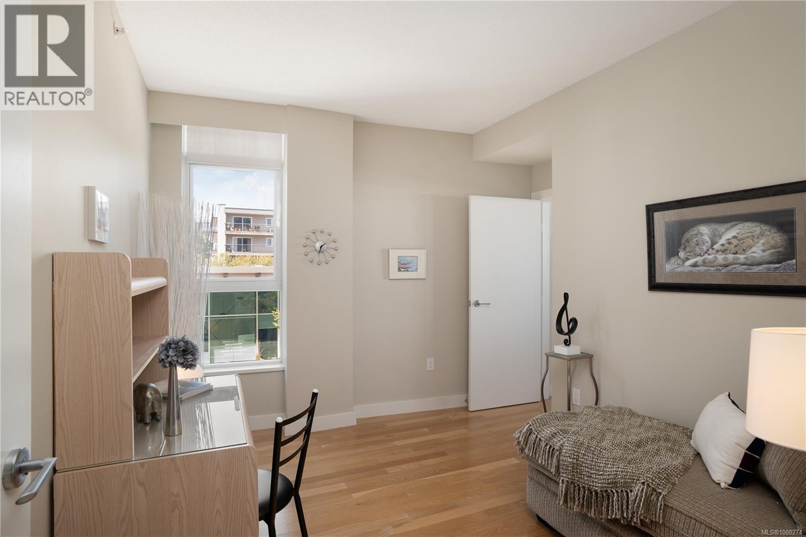 201 9809 SEAPORT Place, Sidney