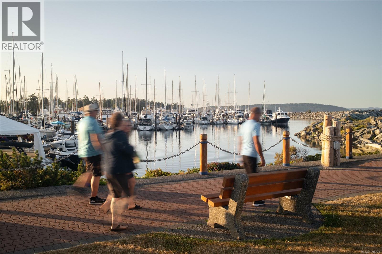 201 9809 SEAPORT Place, Sidney