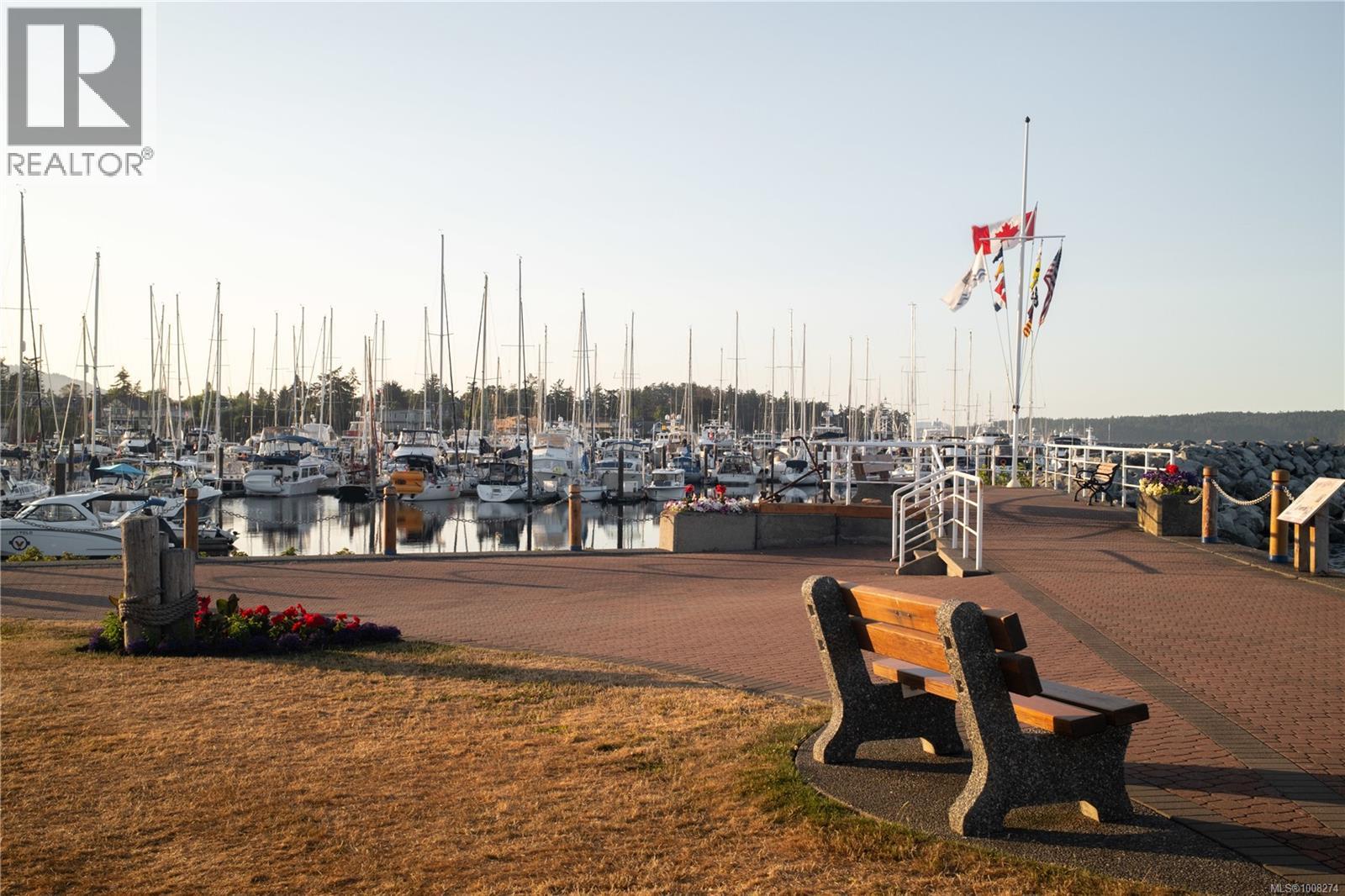 201 9809 SEAPORT Place, Sidney
