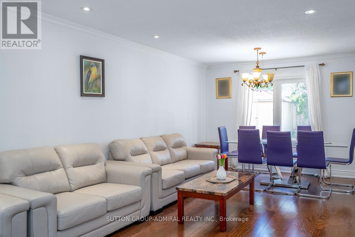 Photo 7 of 85 Glen Crescent, Vaughan ON