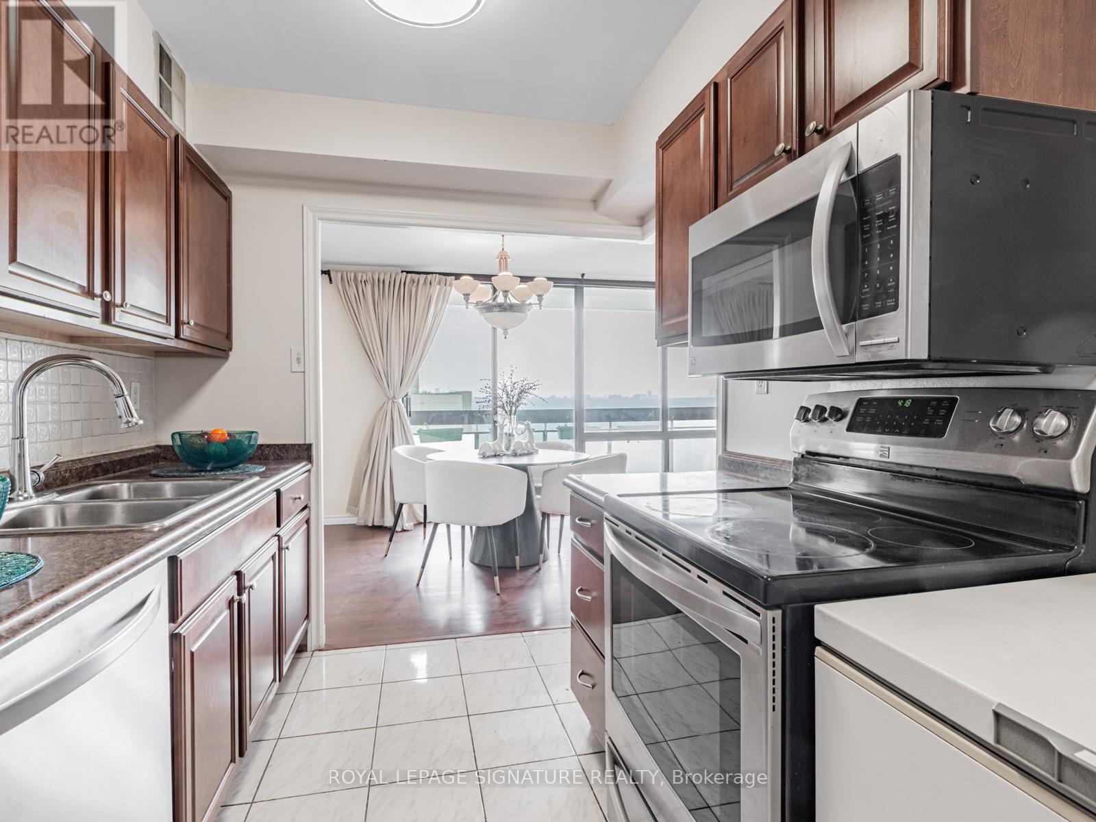 Photo 7 of 1709 350 Seneca Hill Drive, Toronto ON