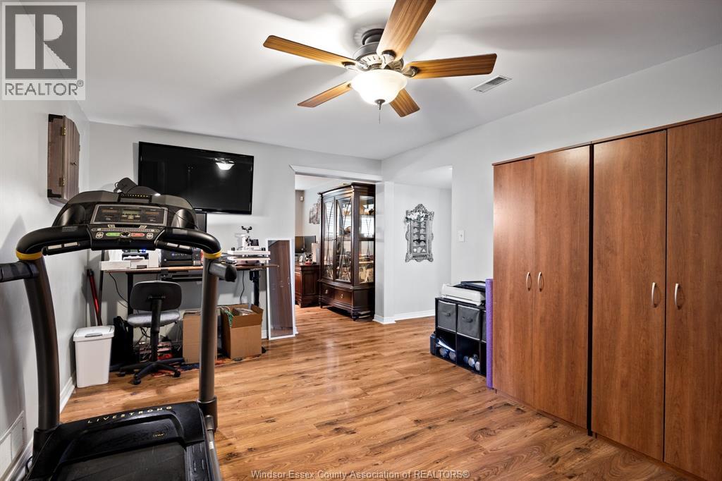 Photo 10 of 70 Kingsway Court, Essex ON