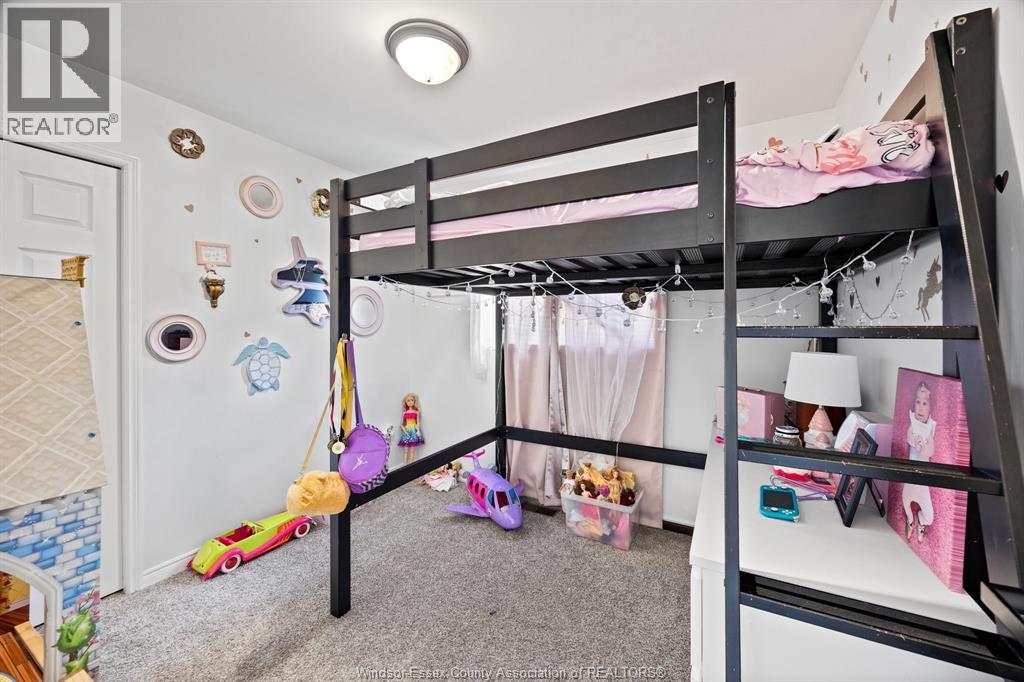 Photo 12 of 70 Kingsway Court, Essex ON