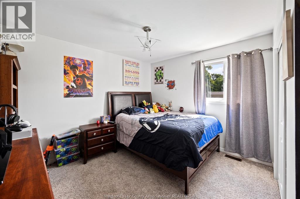 Photo 17 of 70 Kingsway Court, Essex ON