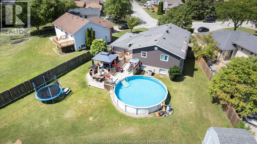 Photo 23 of 70 Kingsway Court, Essex ON