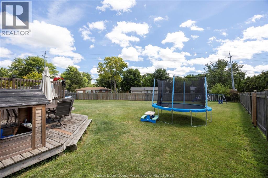 Photo 27 of 70 Kingsway Court, Essex ON