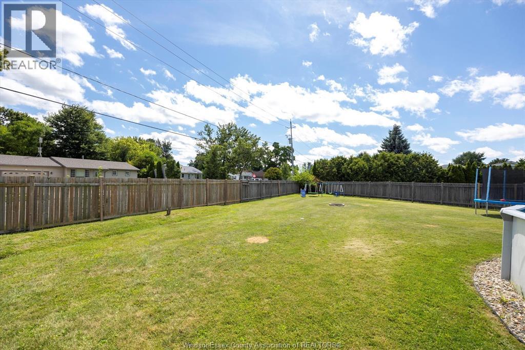 Photo 28 of 70 Kingsway Court, Essex ON