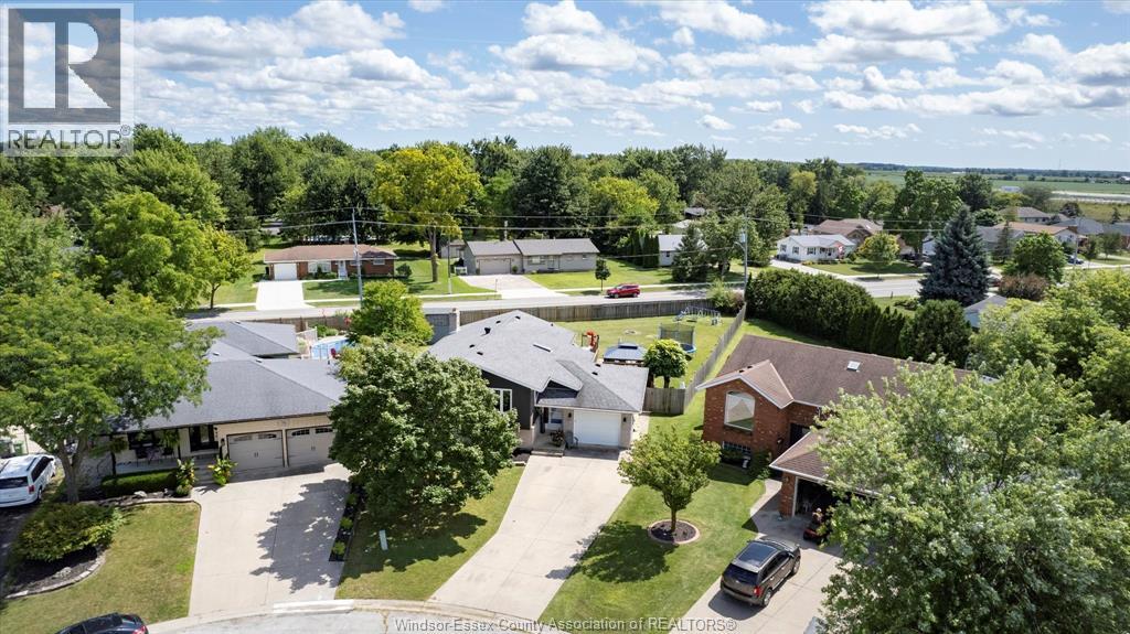 Photo 29 of 70 Kingsway Court, Essex ON