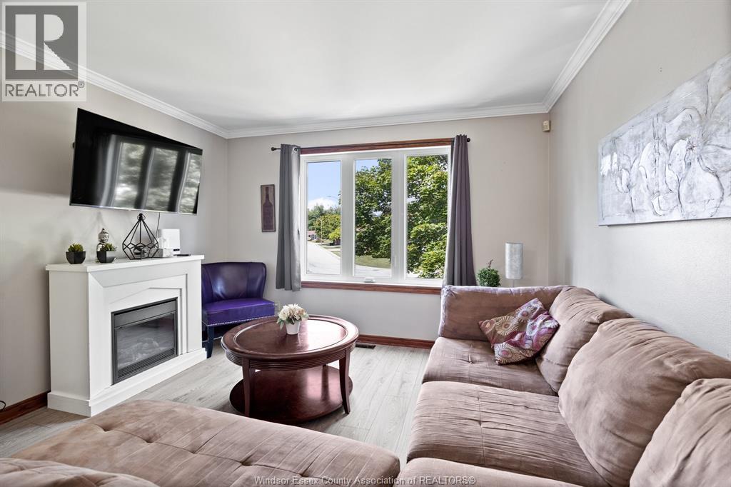 Photo 5 of 70 Kingsway Court, Essex ON