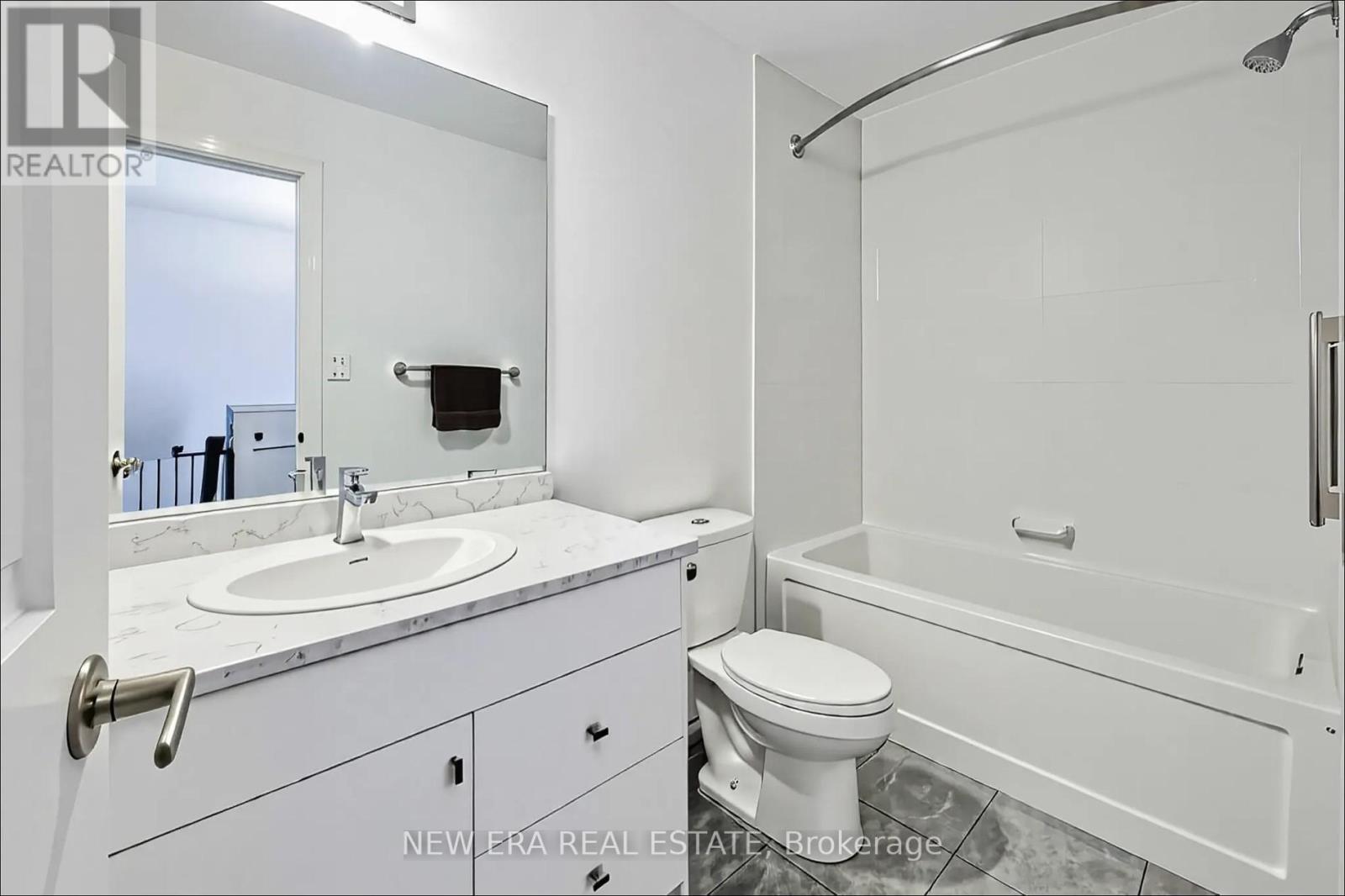 Photo 21 of 60 120 Court Drive, Brant ON