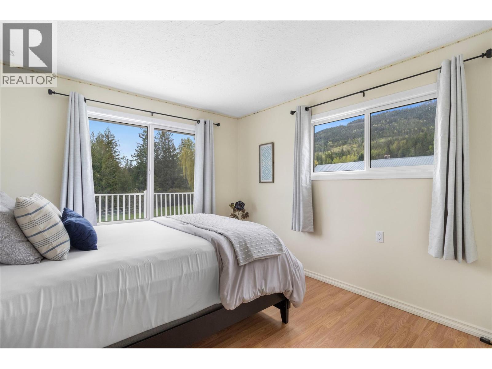 Photo 12 of 1706 Taylor Road, Sorrento BC