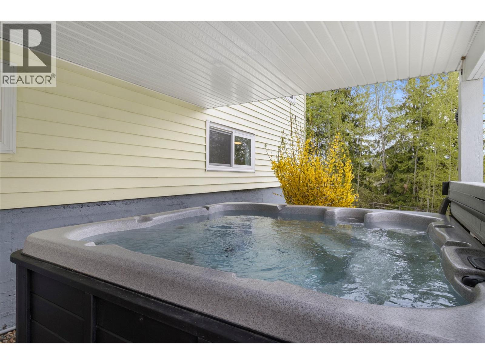 Photo 4 of 1706 Taylor Road, Sorrento BC