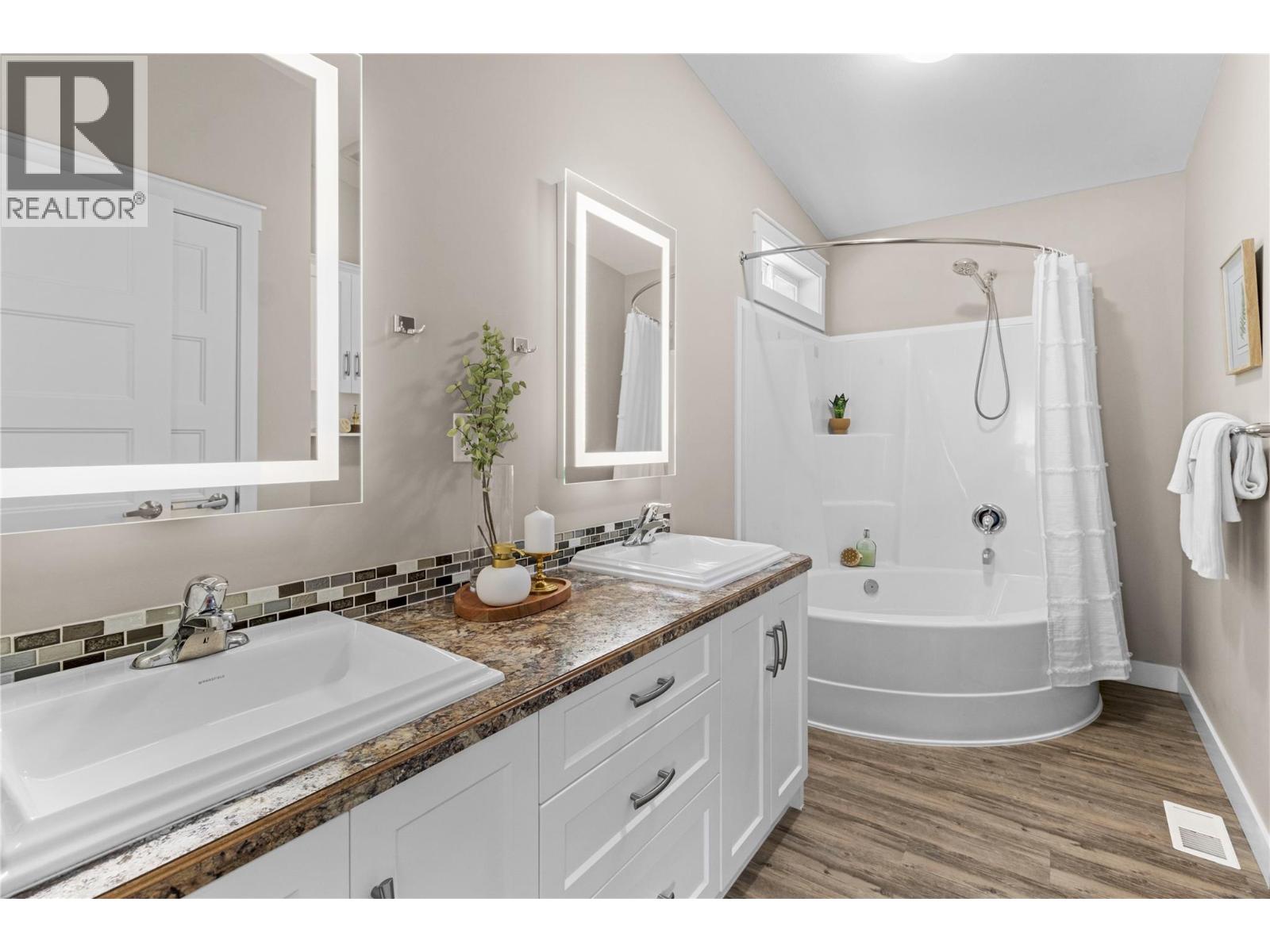 Photo 10 of 1706 Taylor Road, Sorrento BC