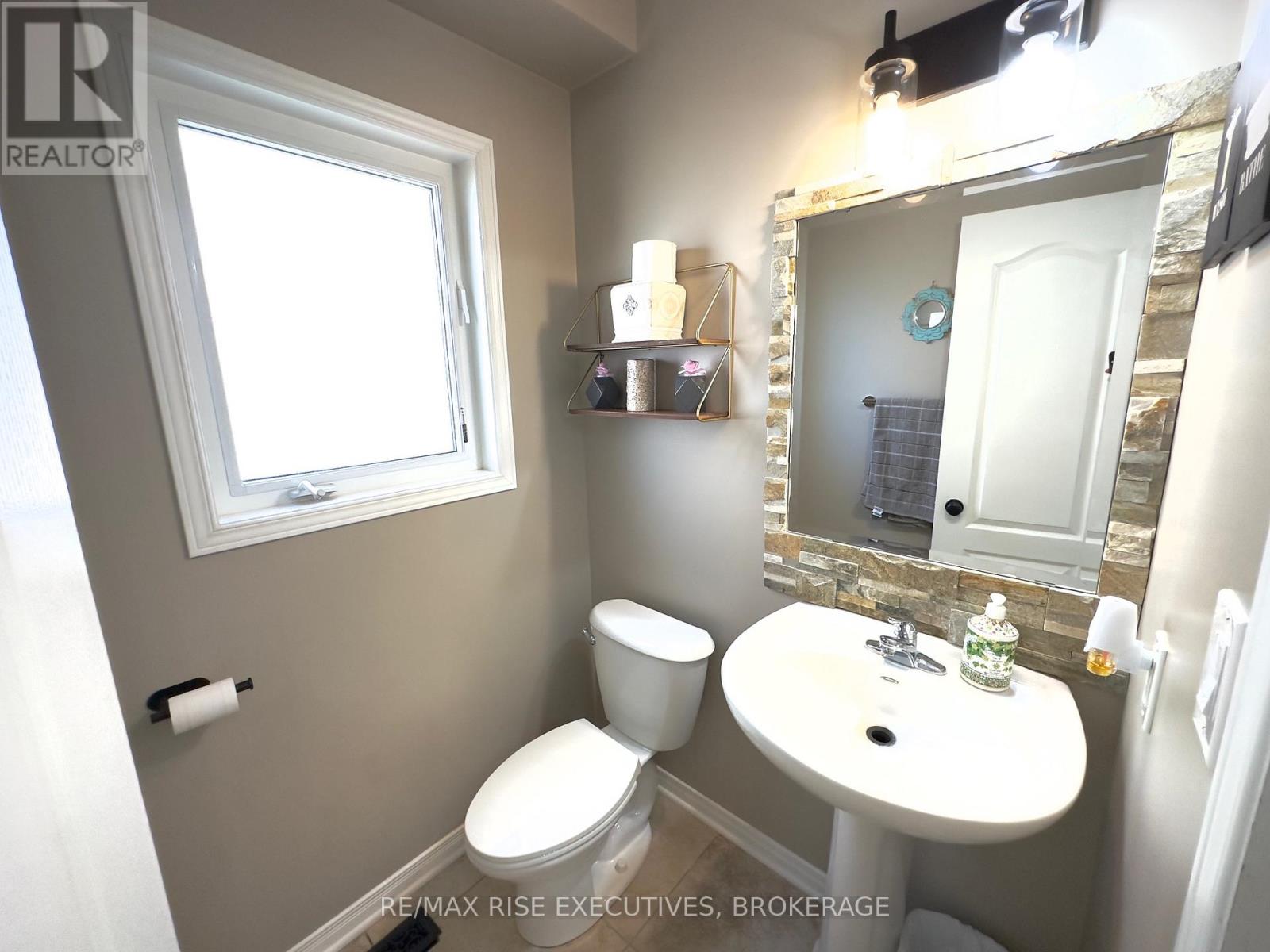 Photo 5 of 1651 Crimson Crescent, Kingston ON