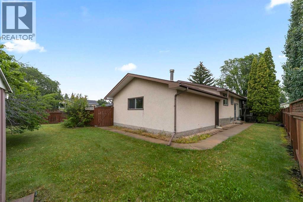 Photo 2 of 6601 43 Avenue, Camrose AB