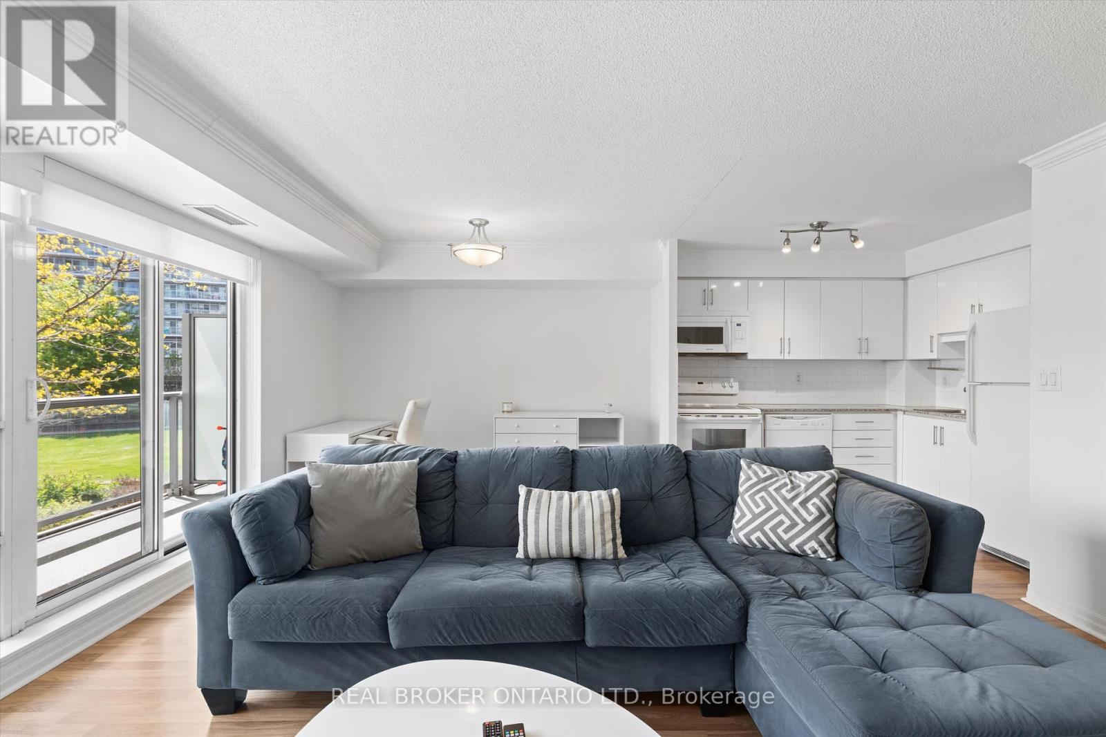 Photo 11 of 216 2035 Sheppard Avenue E, Toronto ON