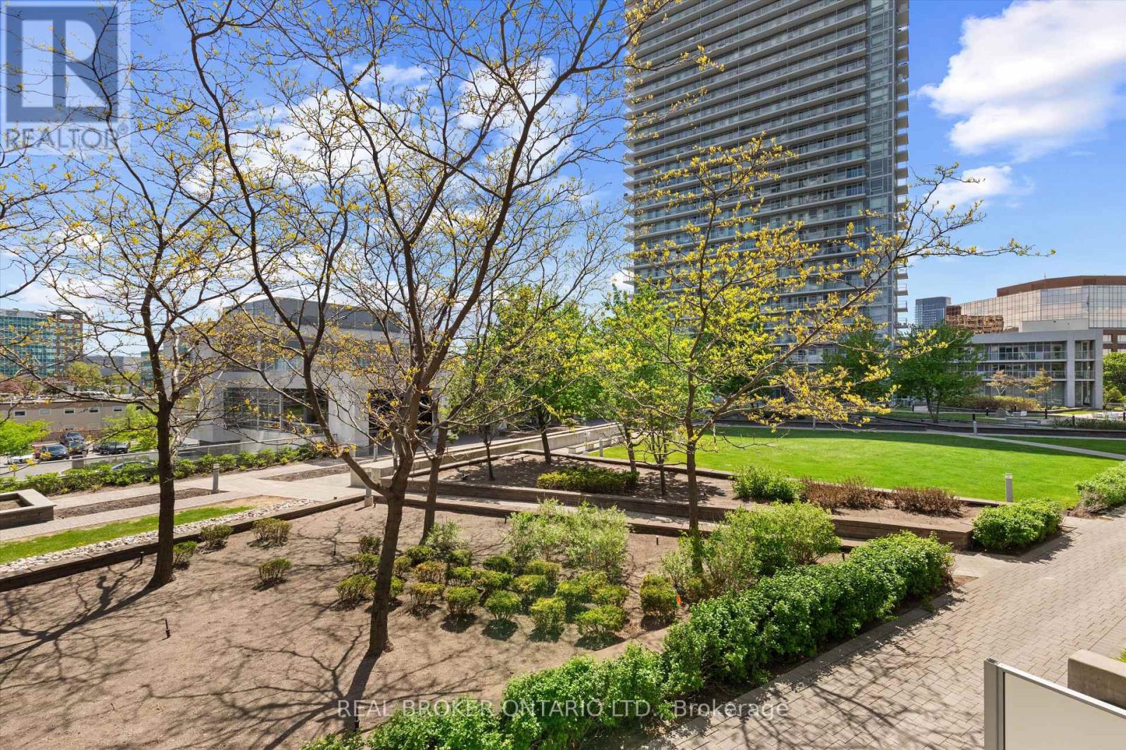 Photo 21 of 216 2035 Sheppard Avenue E, Toronto ON