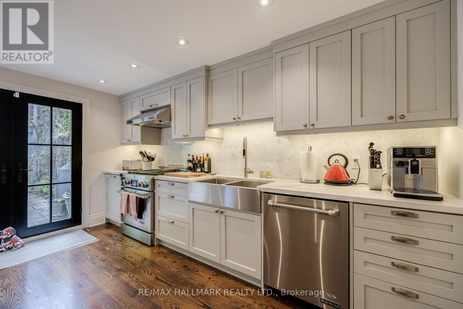 Photo 3 of 27 Bishop Street, Toronto ON