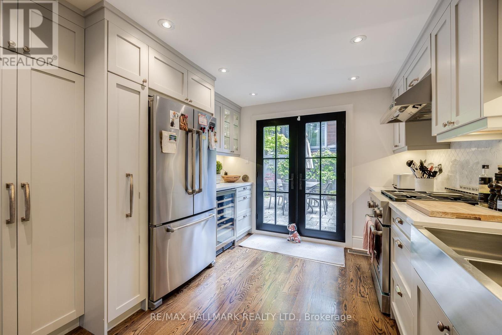 Photo 13 of 27 Bishop Street, Toronto ON