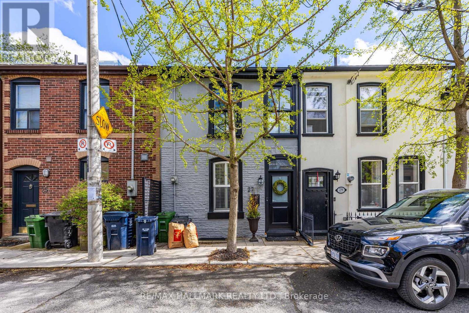 Photo 11 of 27 Bishop Street, Toronto ON