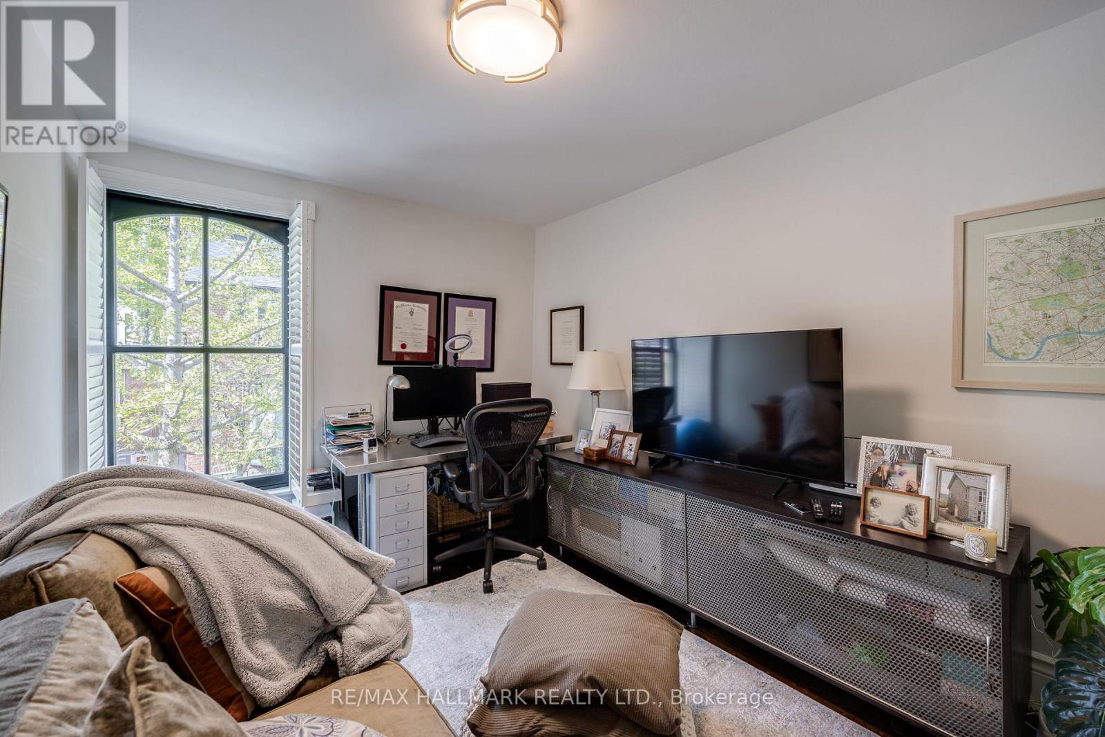 Photo 12 of 27 Bishop Street, Toronto ON