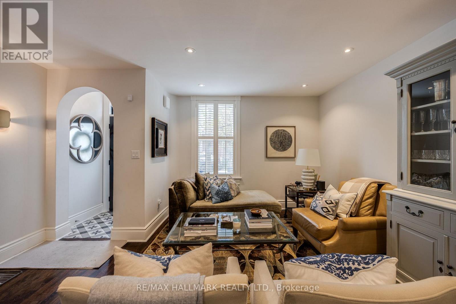 Photo 4 of 27 Bishop Street, Toronto ON