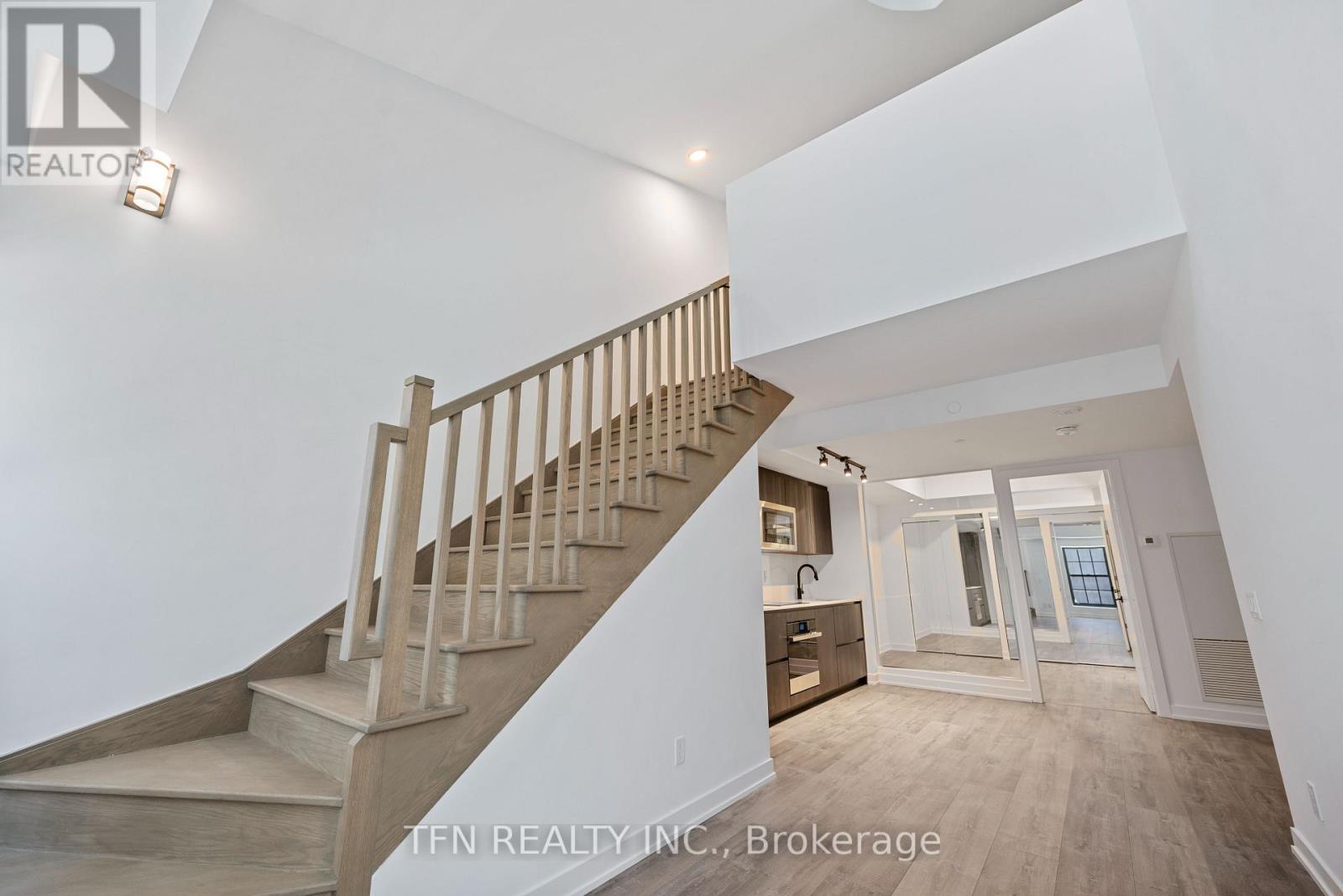 Photo 14 of 307 327 King Street W, Toronto ON