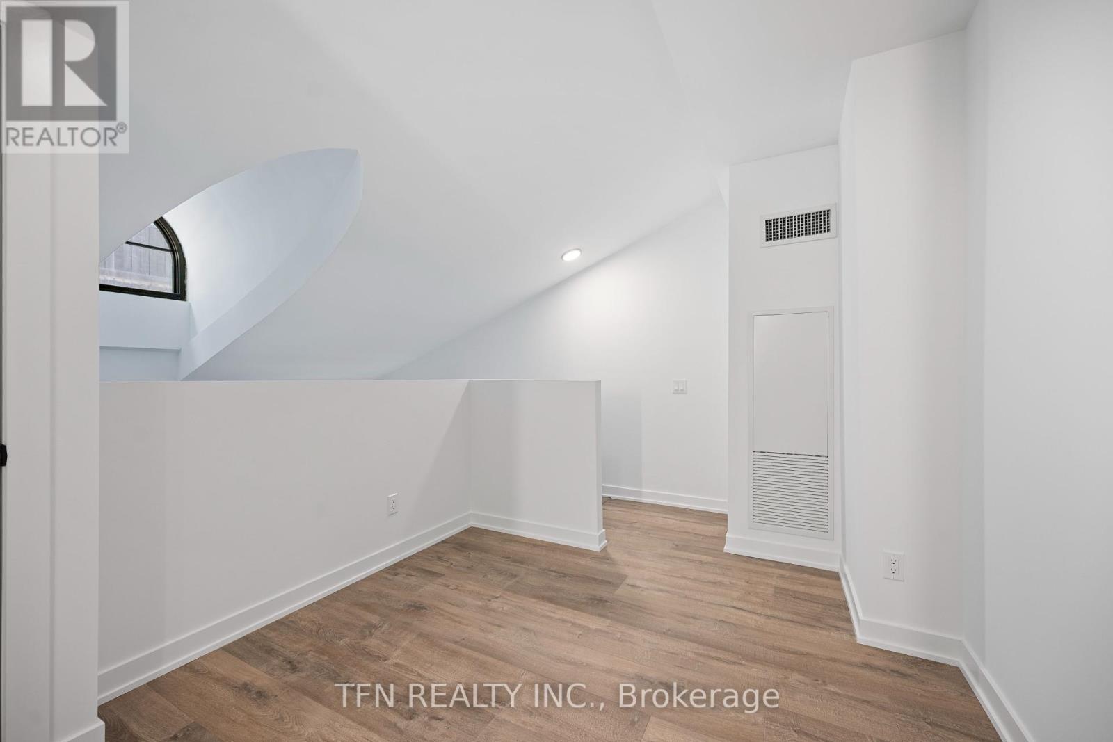 Photo 7 of 307 327 King Street W, Toronto ON