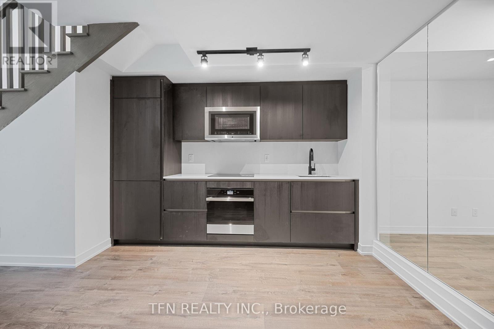 Photo 12 of 307 327 King Street W, Toronto ON