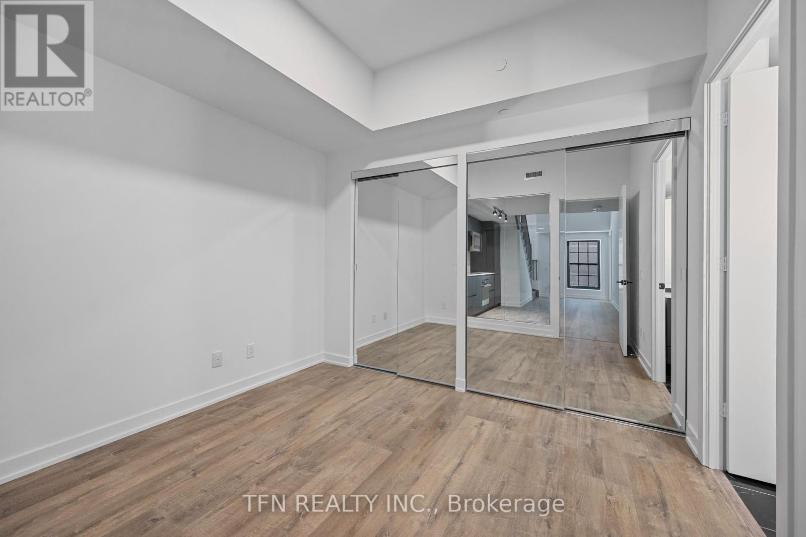 Photo 10 of 307 327 King Street W, Toronto ON
