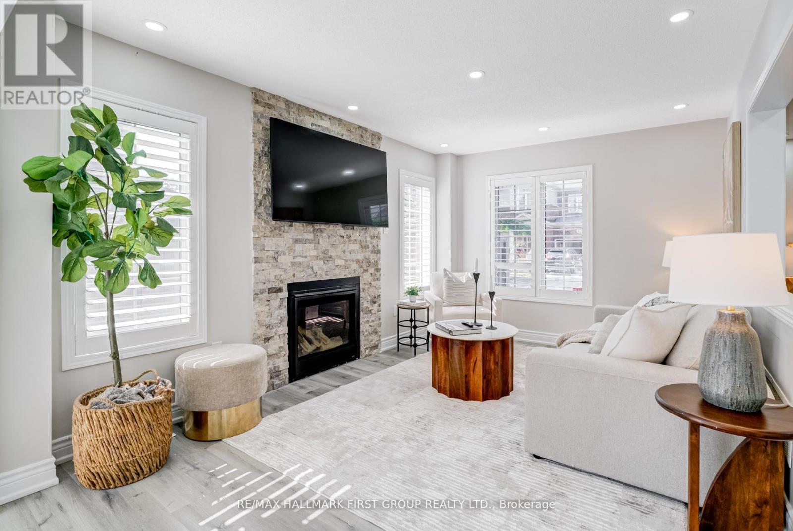 Photo 15 of 35 Elliottglen Drive, Ajax ON