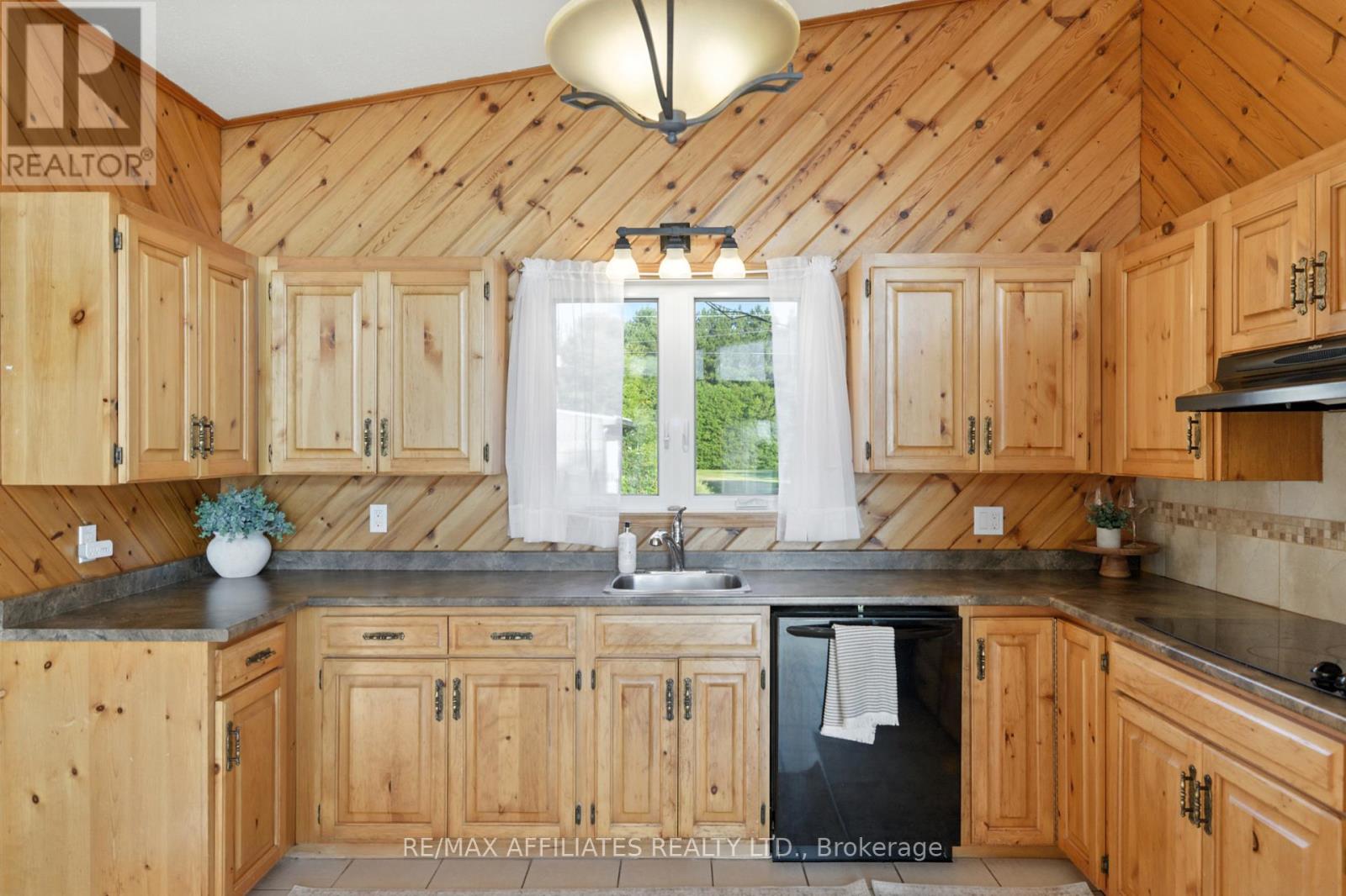 Photo 19 of 70 Corktown Lane, Merrickvillewolford ON