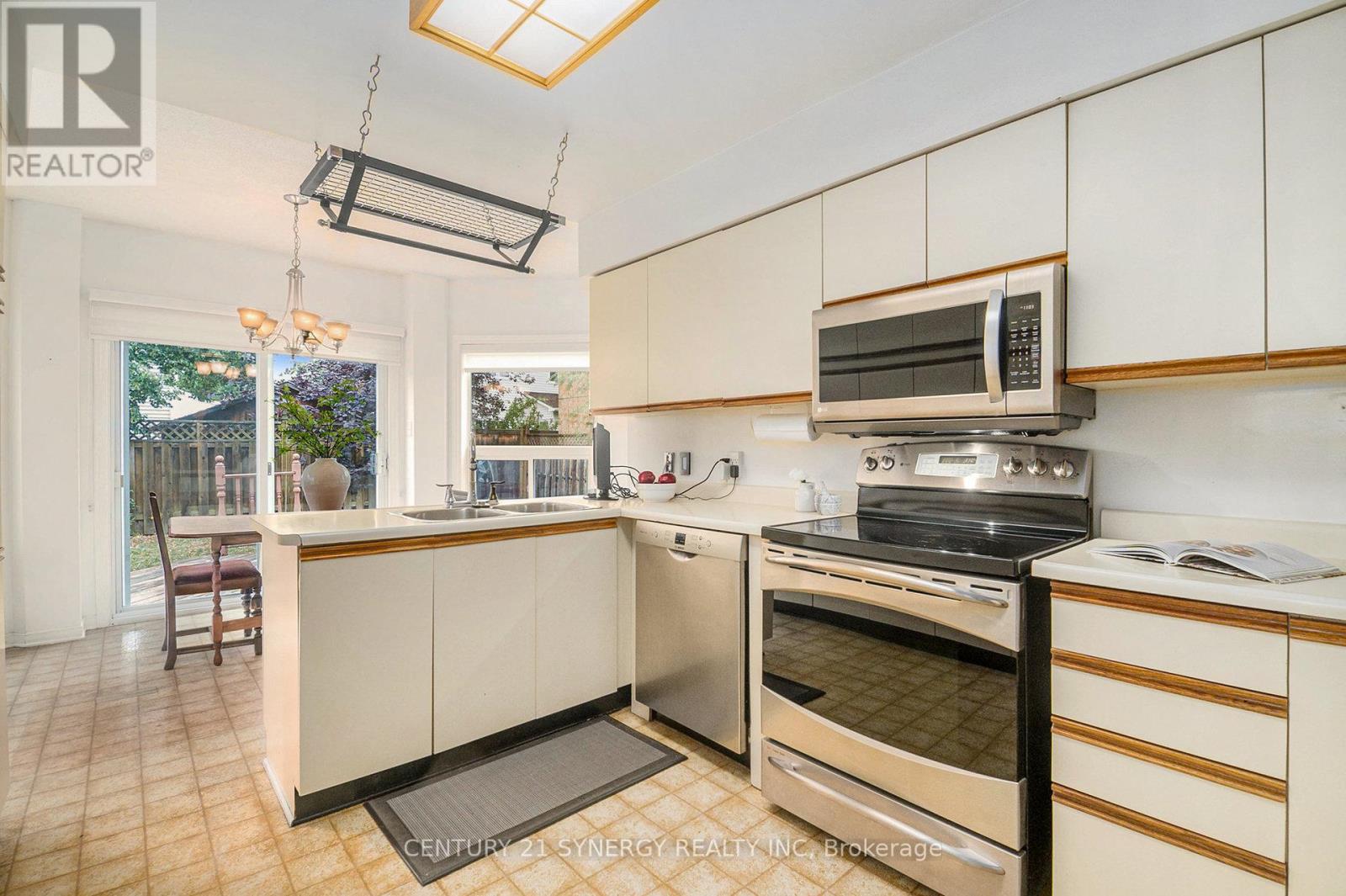 Photo 7 of 1723 Cara Crescent, Ottawa ON