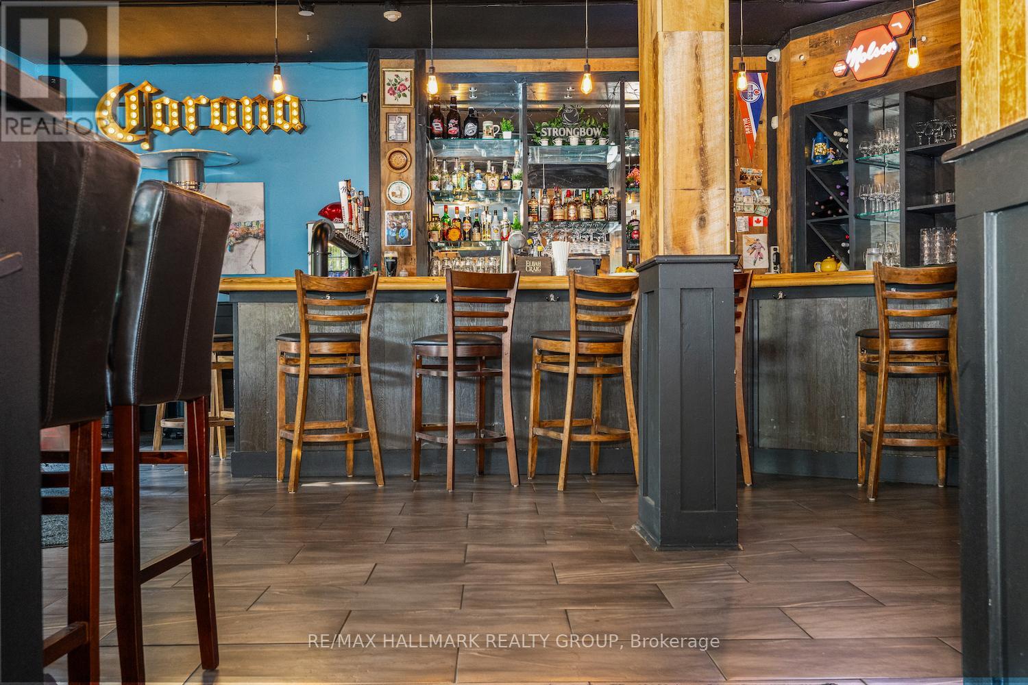 Photo 9 of 246 Laurier Avenue E, Ottawa ON