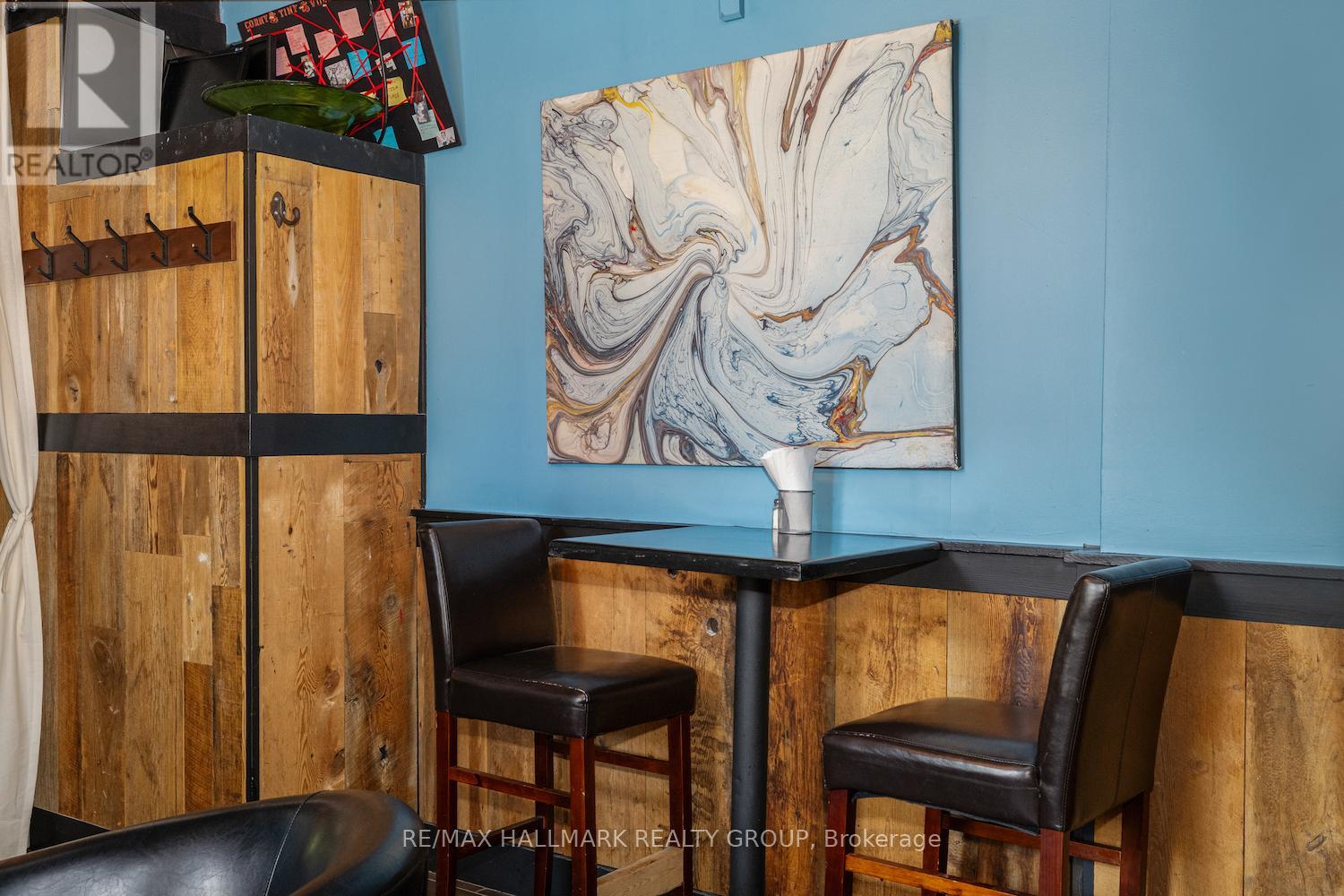 Photo 18 of 246 Laurier Avenue E, Ottawa ON